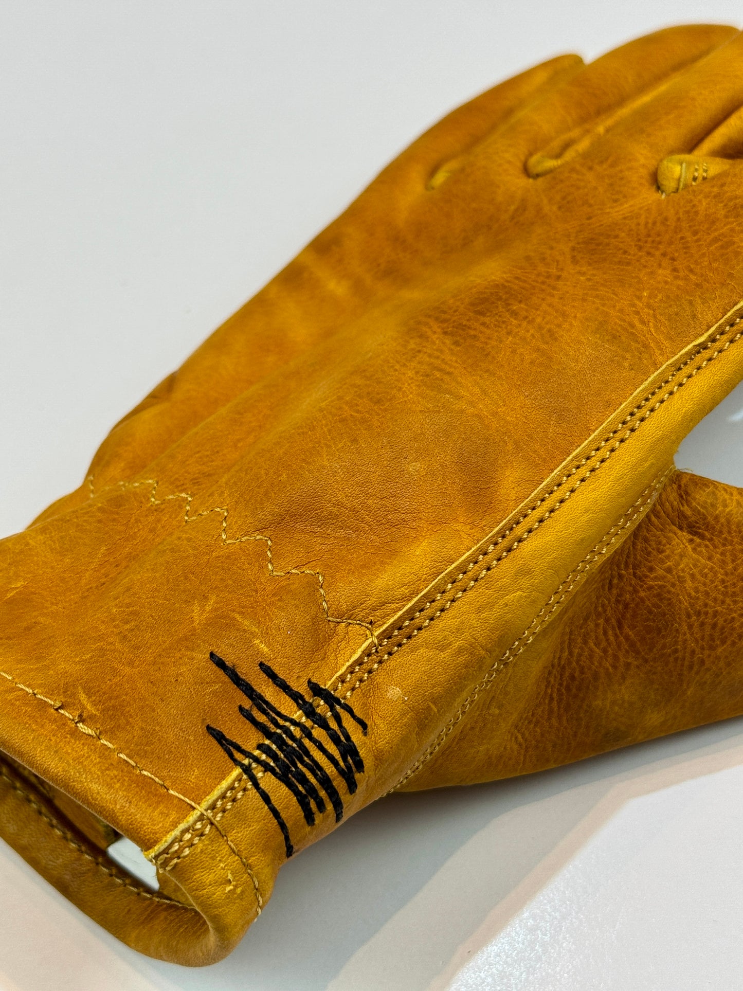 PULL-UP LEATHER GLOVE